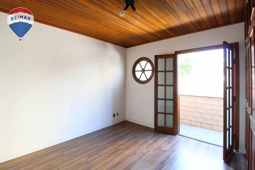 Casa para alugar com 4 quartos, 320m² - Foto 13