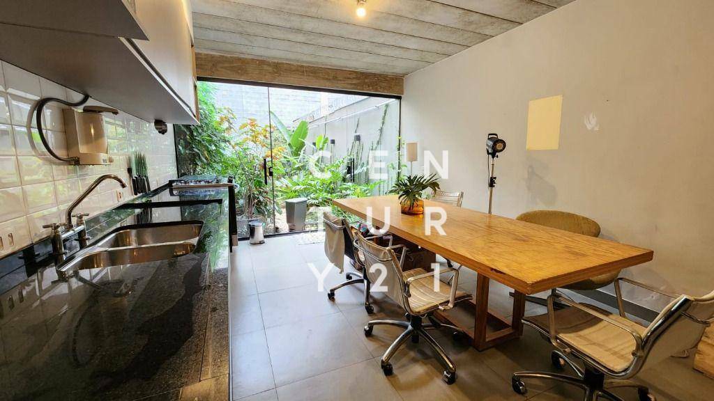 Casa à venda com 2 quartos, 120m² - Foto 1