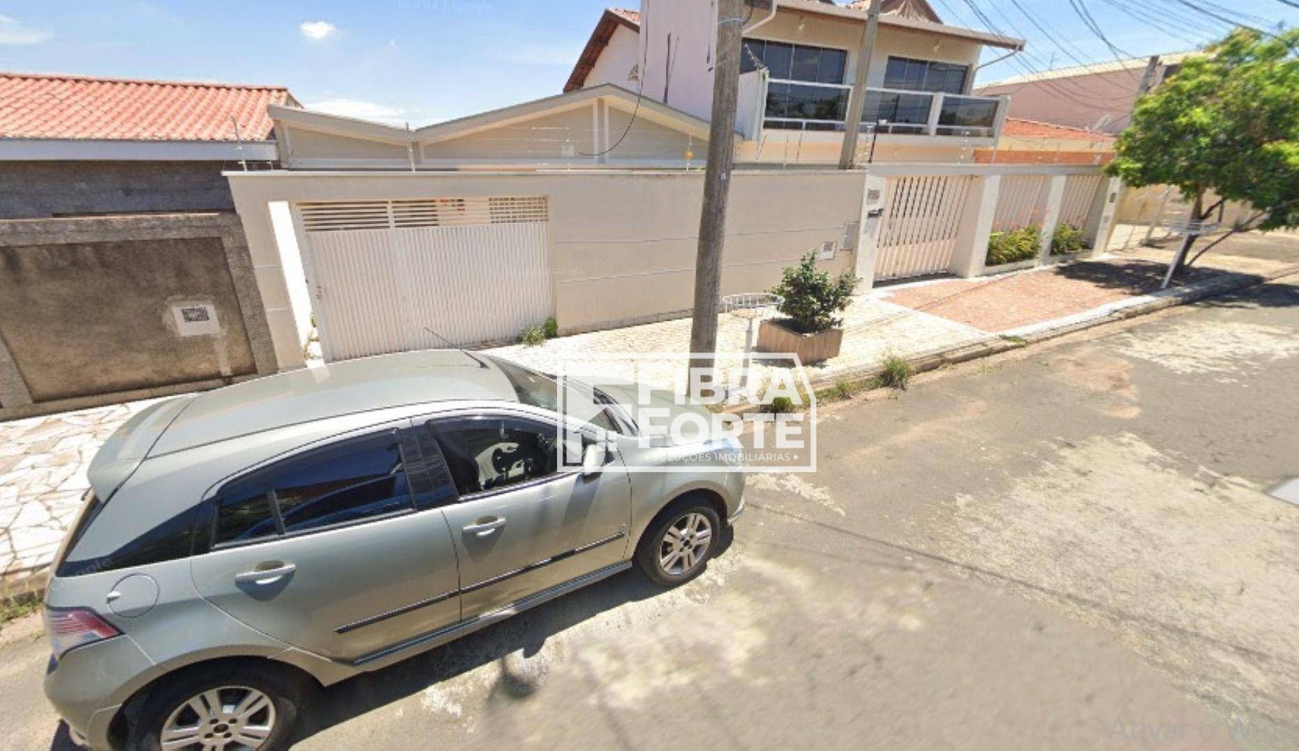 Casa à venda com 3 quartos, 200m² - Foto 1