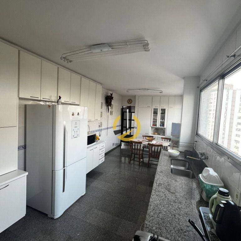 Apartamento à venda com 3 quartos, 240m² - Foto 11