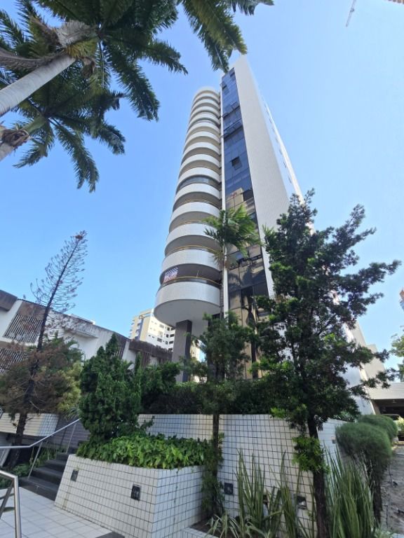 Apartamento à venda com 3 quartos, 233m² - Foto 1