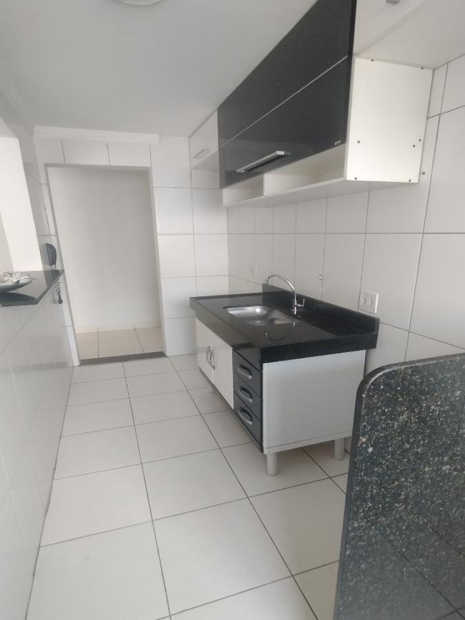 Apartamento à venda com 3 quartos, 70m² - Foto 2