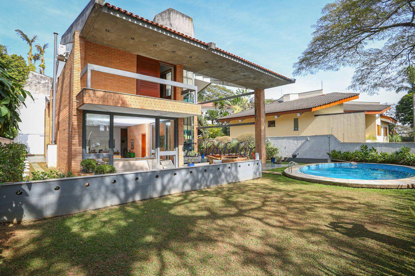 Casa para alugar com 4 quartos, 620m² - Foto 1