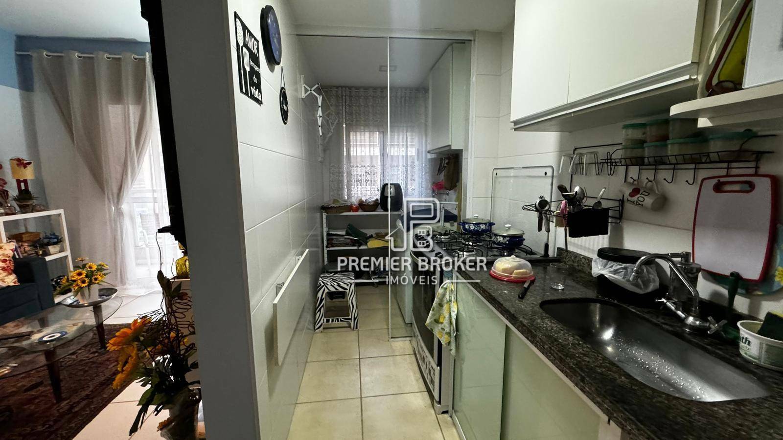 Apartamento à venda com 2 quartos, 70m² - Foto 3