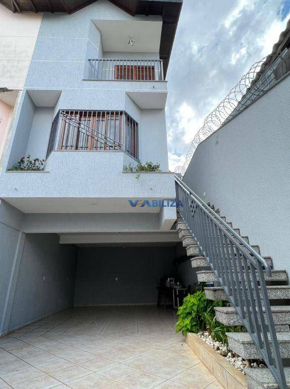 Sobrado à venda com 3 quartos, 230m² - Foto 1