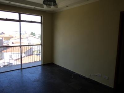 Apartamento para alugar com 3 quartos, 77m² - Foto 2