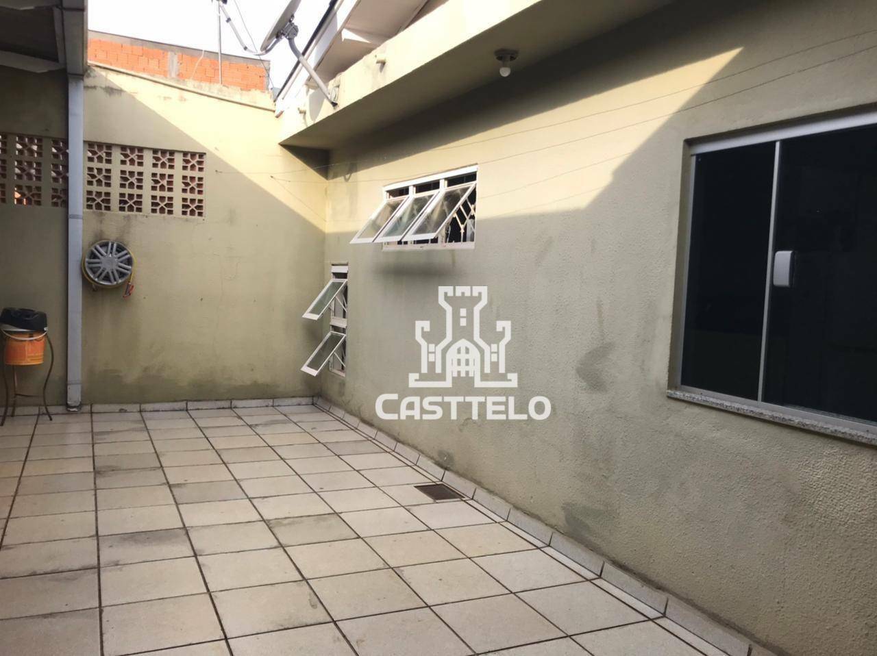 Casa à venda com 2 quartos, 70m² - Foto 18