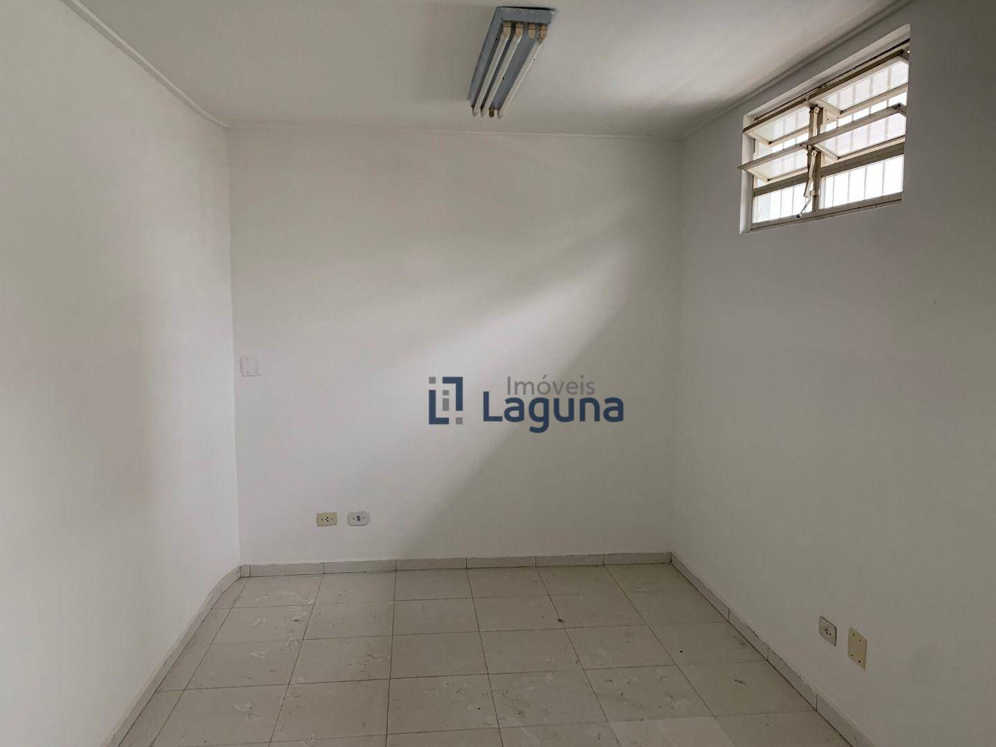 Casa para alugar com 5 quartos, 283m² - Foto 2