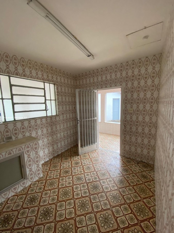 Casa para alugar com 2 quartos, 96m² - Foto 13