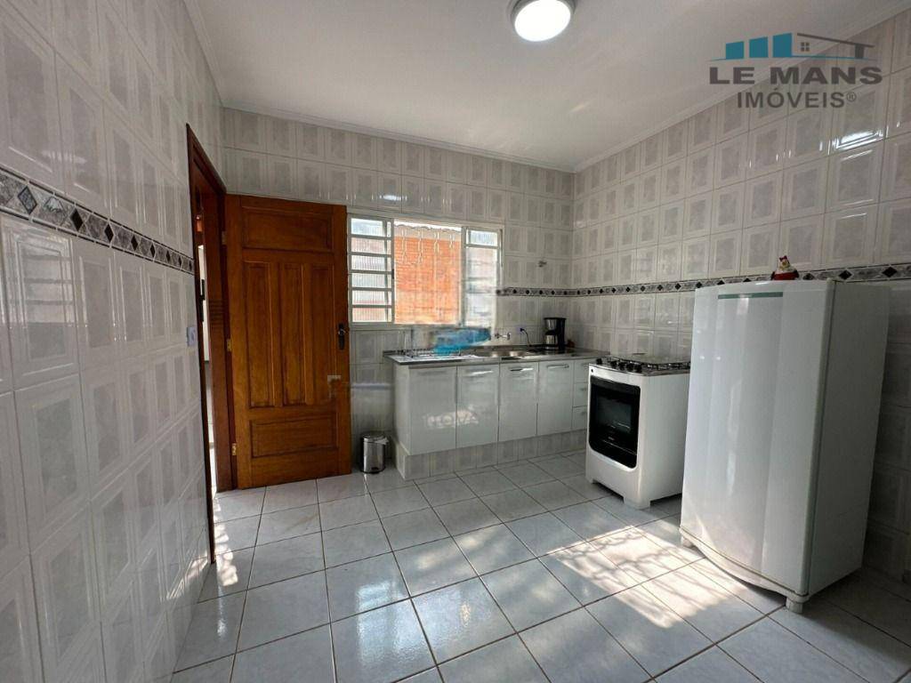 Casa à venda com 3 quartos, 148m² - Foto 14