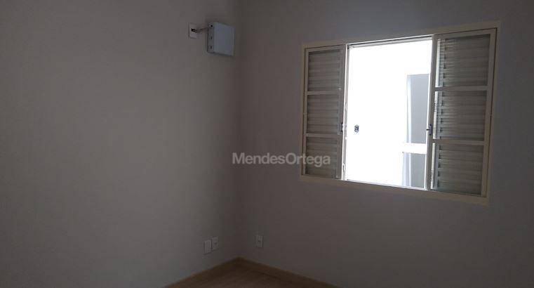 Casa à venda com 3 quartos, 200m² - Foto 10