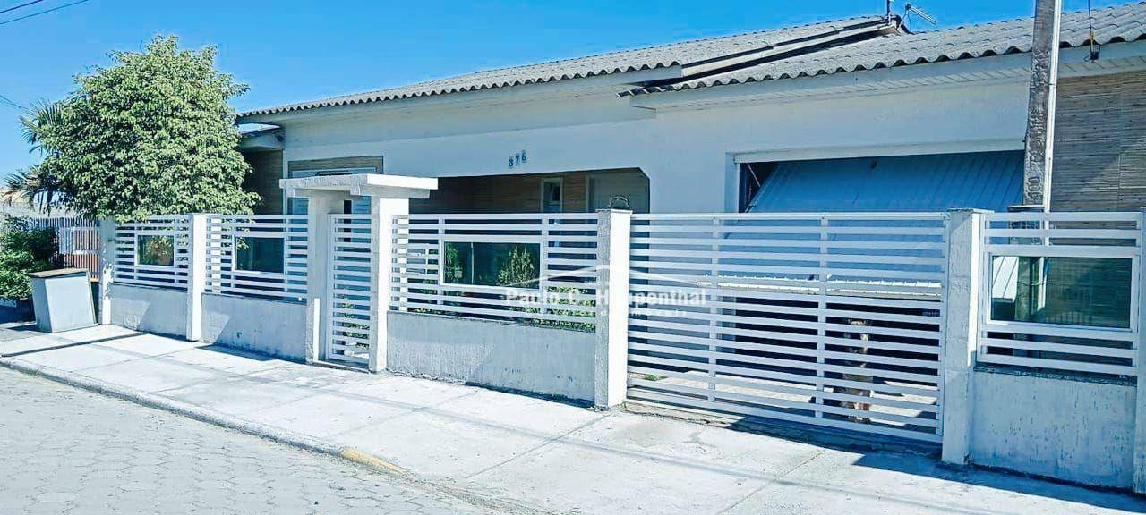 Casa à venda com 4 quartos, 223m² - Foto 1