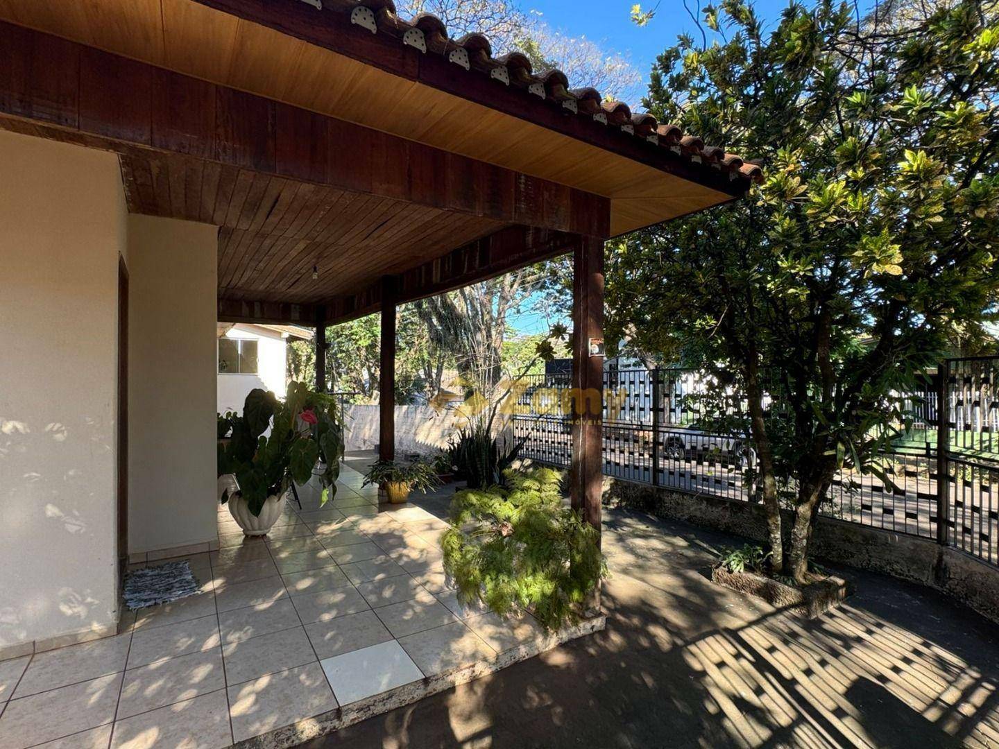 Casa à venda com 3 quartos, 135m² - Foto 1