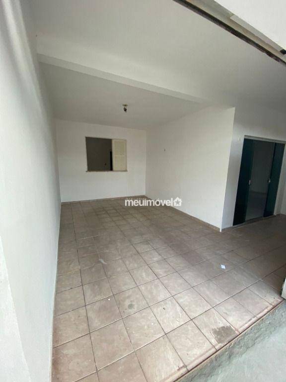 Casa à venda com 4 quartos, 65m² - Foto 1