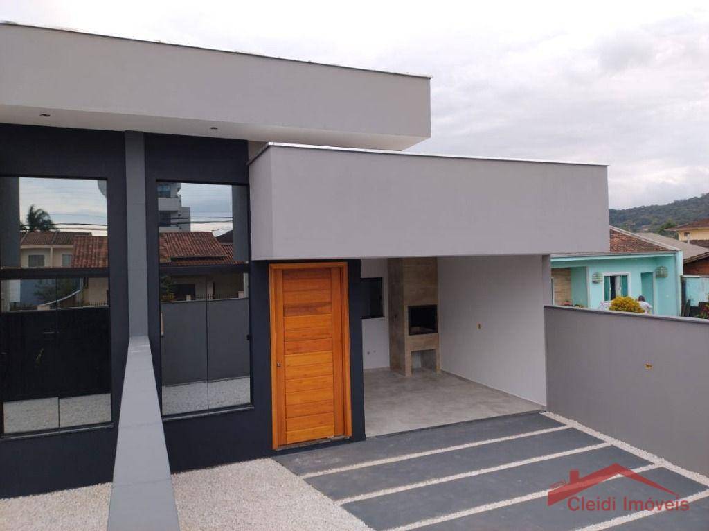 Casa à venda com 3 quartos, 106m² - Foto 1