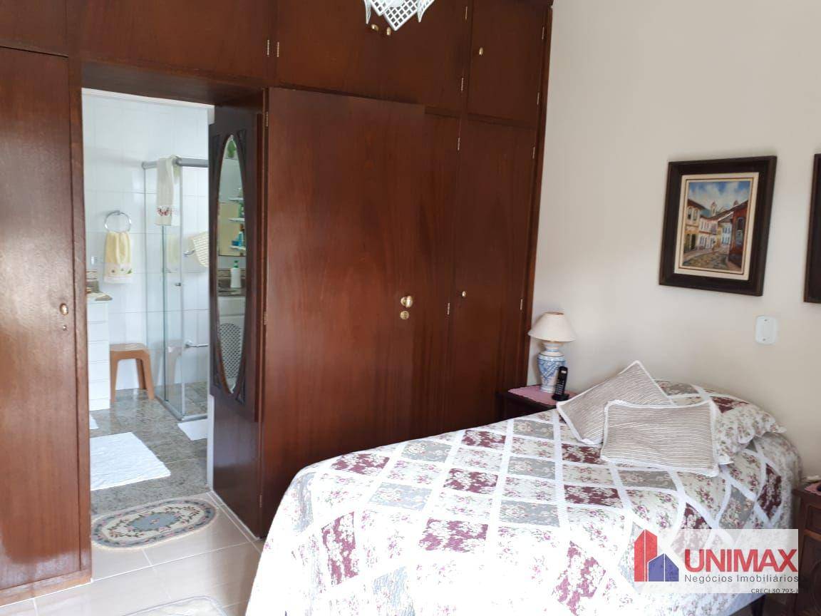 Casa de Condomínio à venda com 4 quartos, 302m² - Foto 12