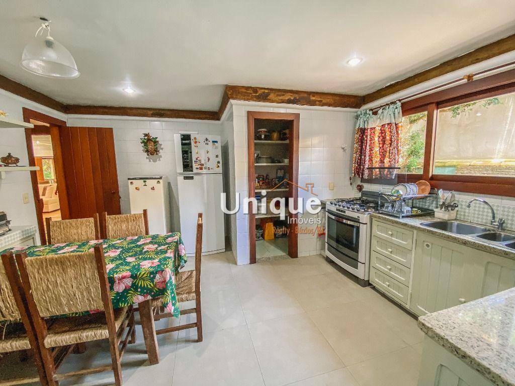 Casa à venda com 8 quartos, 650m² - Foto 10