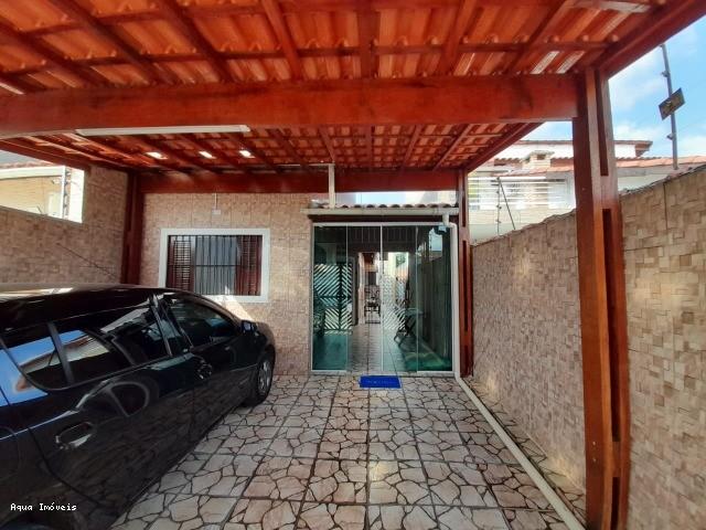 Casa à venda com 3 quartos, 137m² - Foto 1