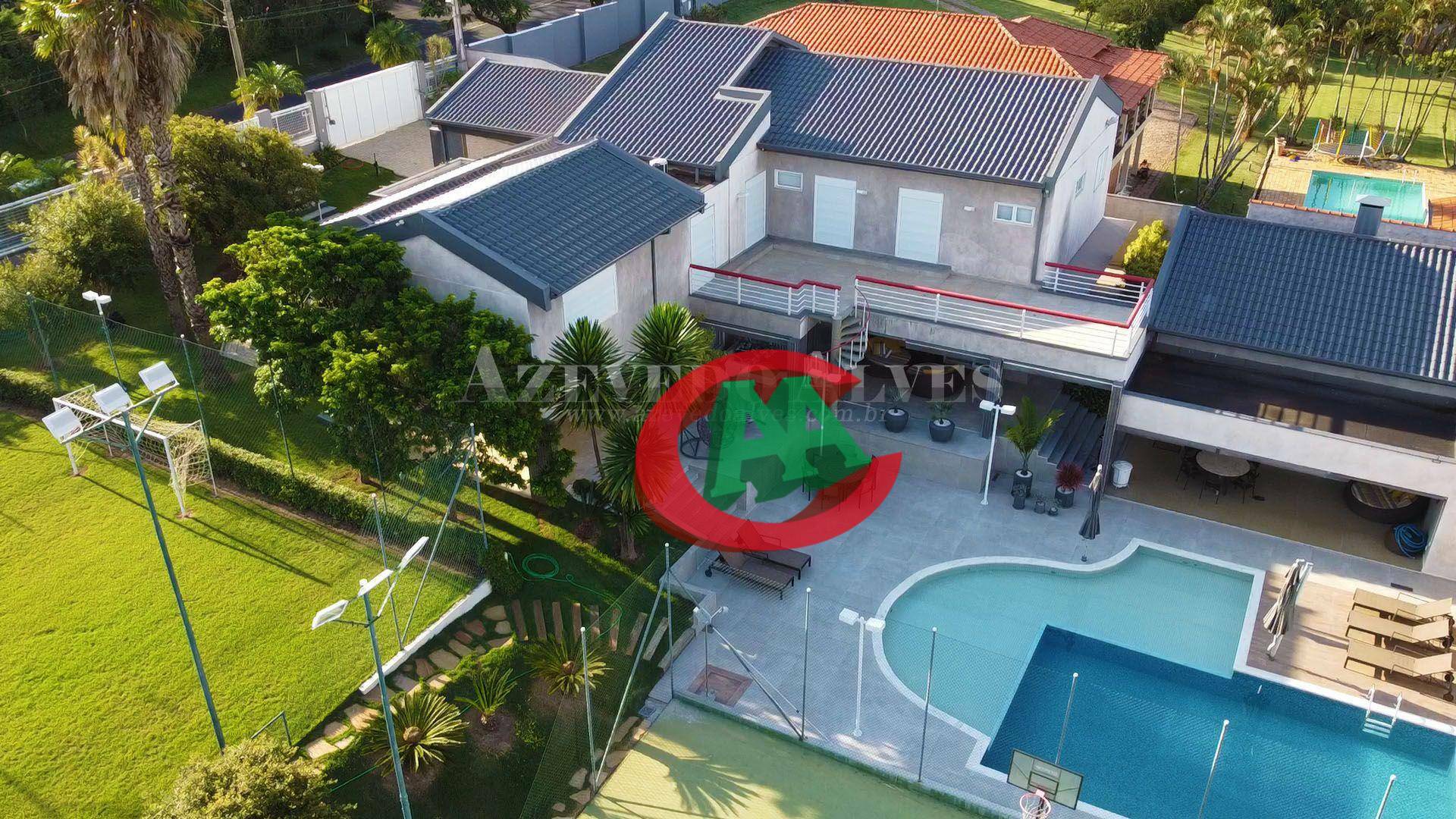 Chácara à venda com 7 quartos, 900m² - Foto 1