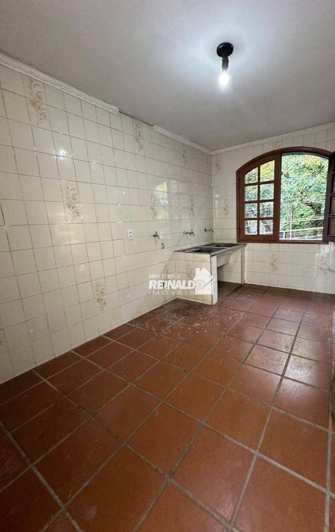 Casa para alugar com 3 quartos, 250m² - Foto 12