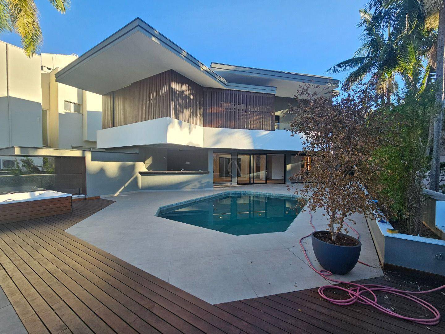 Casa de Condomínio à venda com 4 quartos, 660m² - Foto 2