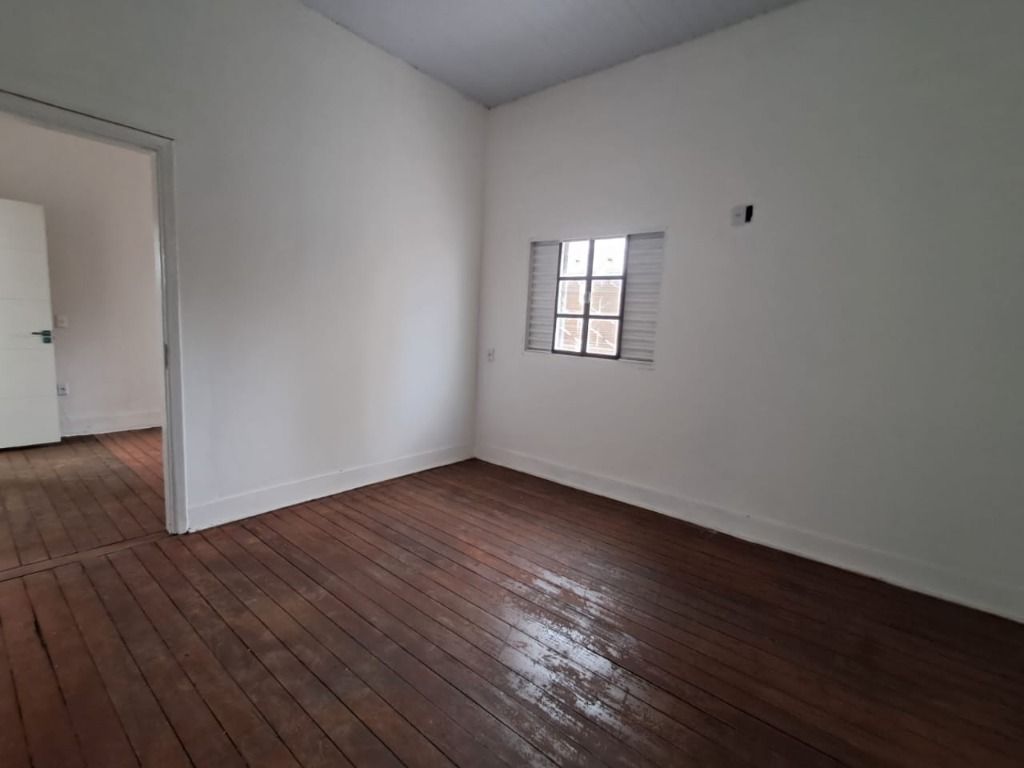 Casa para alugar com 2 quartos, 180m² - Foto 10