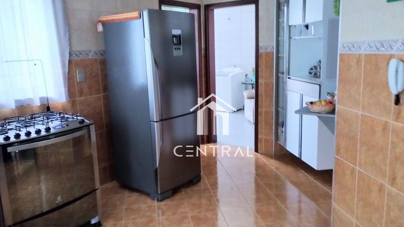 Casa à venda com 3 quartos, 225m² - Foto 7