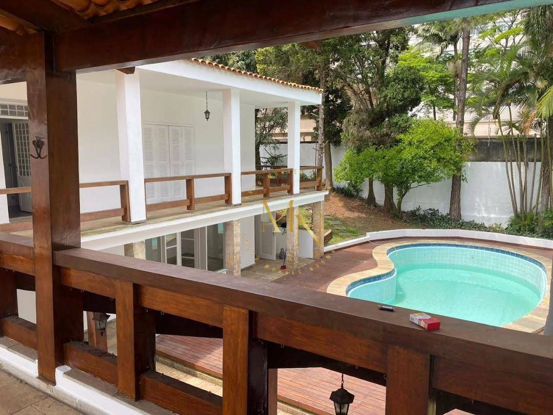 Casa à venda e aluguel com 4 quartos, 450m² - Foto 1