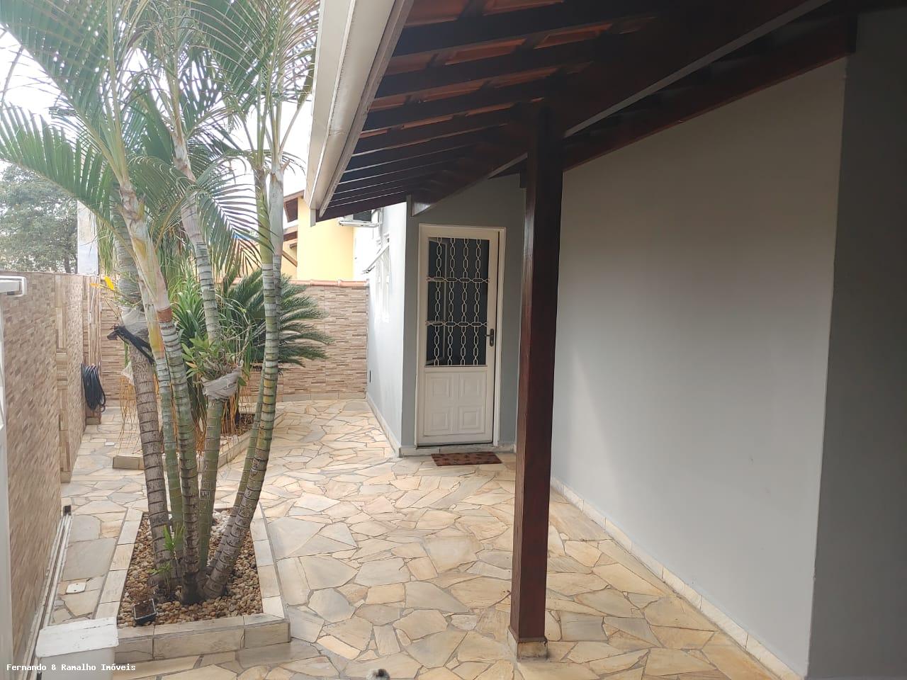 Casa à venda com 3 quartos, 280m² - Foto 1