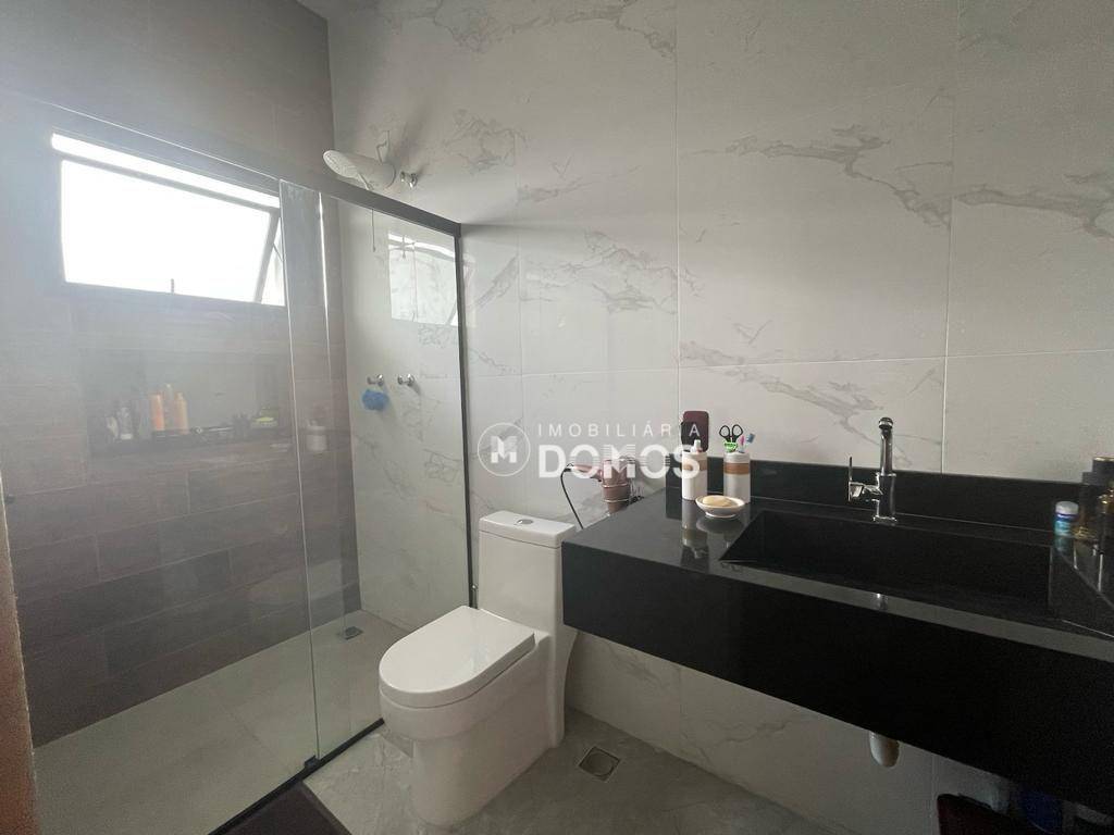 Casa à venda com 3 quartos, 256m² - Foto 25