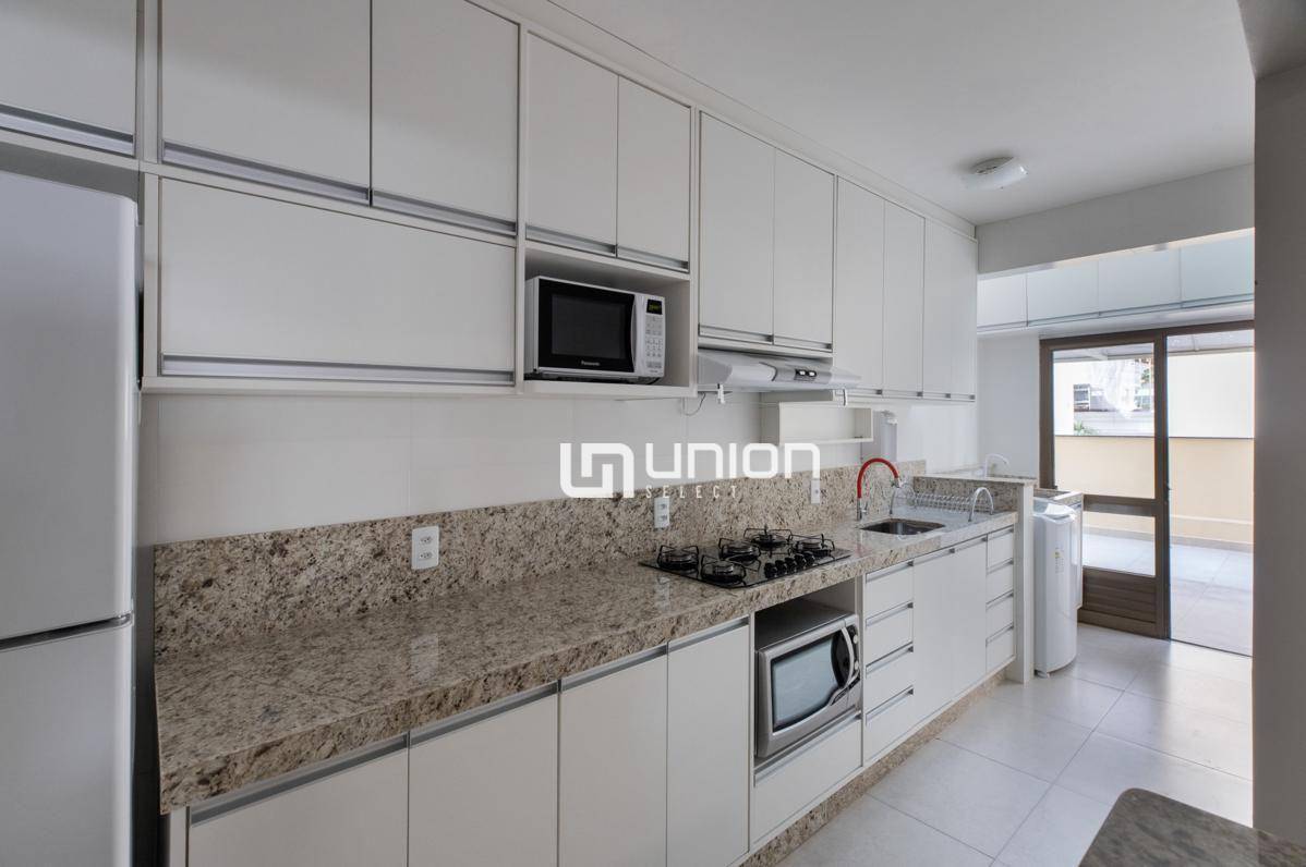 Apartamento à venda com 2 quartos, 226m² - Foto 2