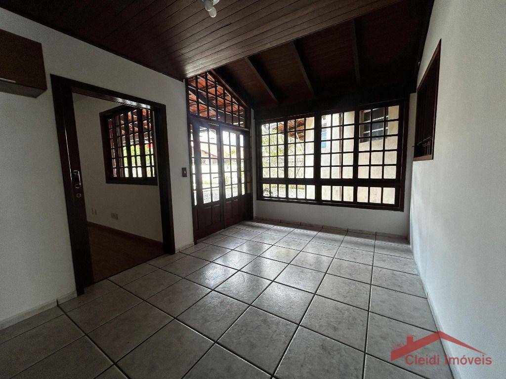 Casa para alugar com 3 quartos, 170m² - Foto 3