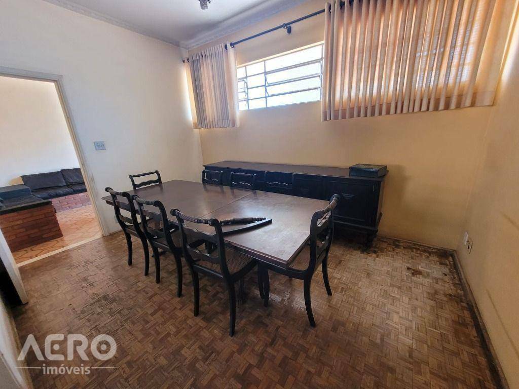 Casa à venda com 3 quartos, 208m² - Foto 3