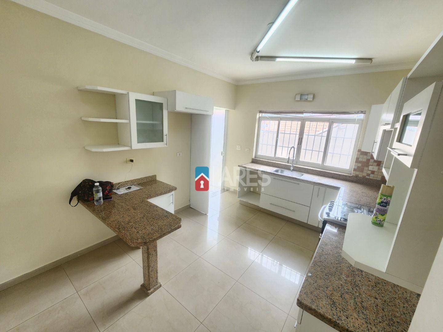 Casa para alugar com 4 quartos, 287m² - Foto 8