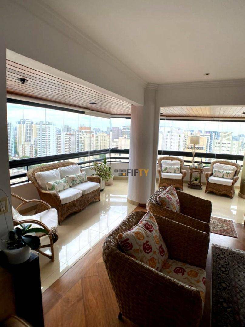 Apartamento à venda com 4 quartos, 220m² - Foto 1