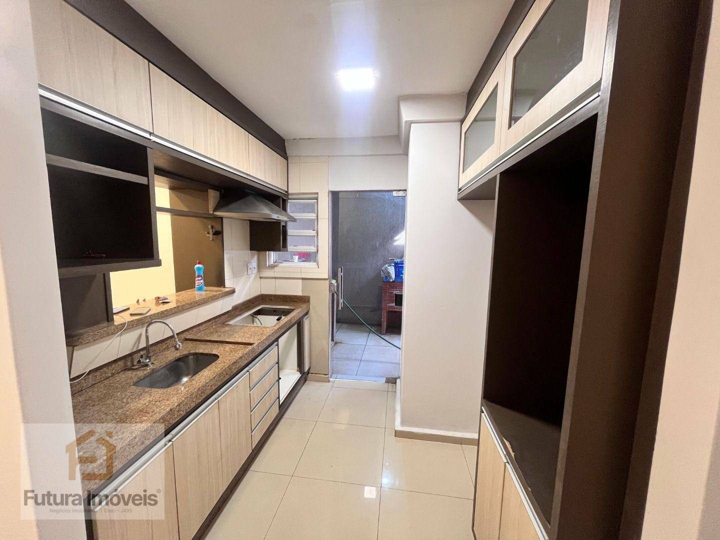 Casa para alugar com 3 quartos, 200m² - Foto 15