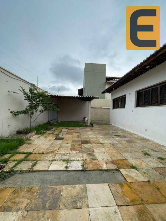 Casa à venda com 3 quartos, 226m² - Foto 2