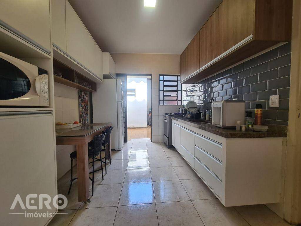 Casa à venda com 3 quartos, 347m² - Foto 22