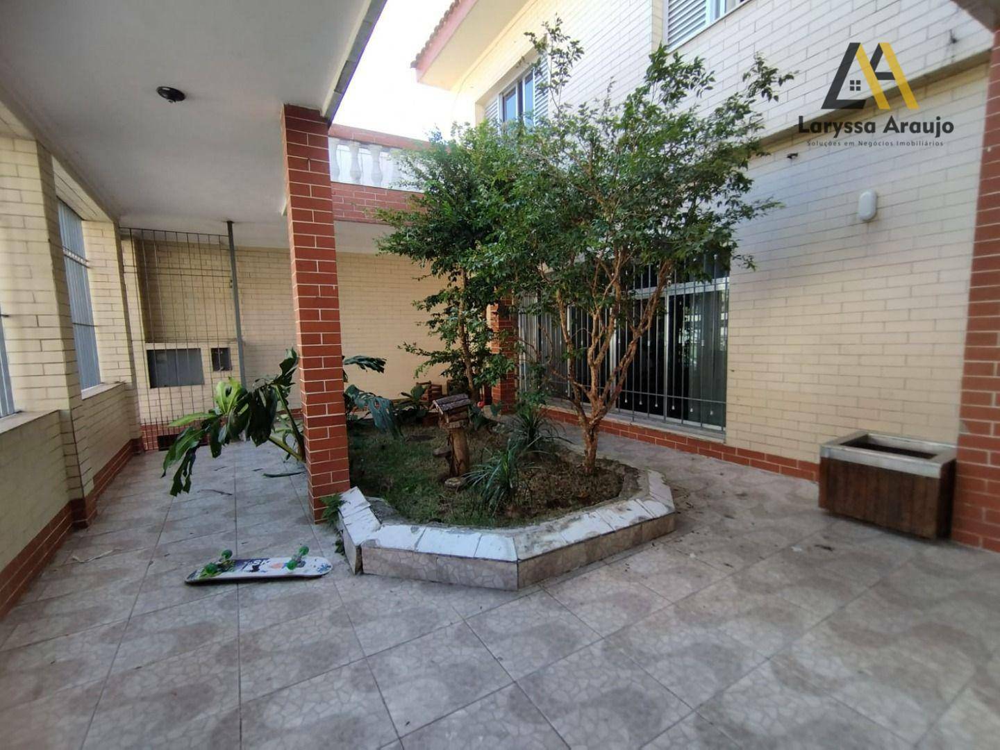 Casa à venda com 4 quartos, 310m² - Foto 7