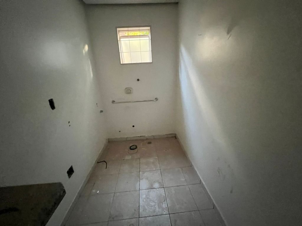 Casa para alugar com 4 quartos, 216m² - Foto 6