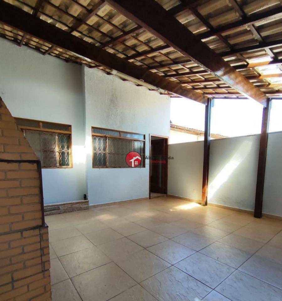 Casa à venda com 2 quartos, 54m² - Foto 2