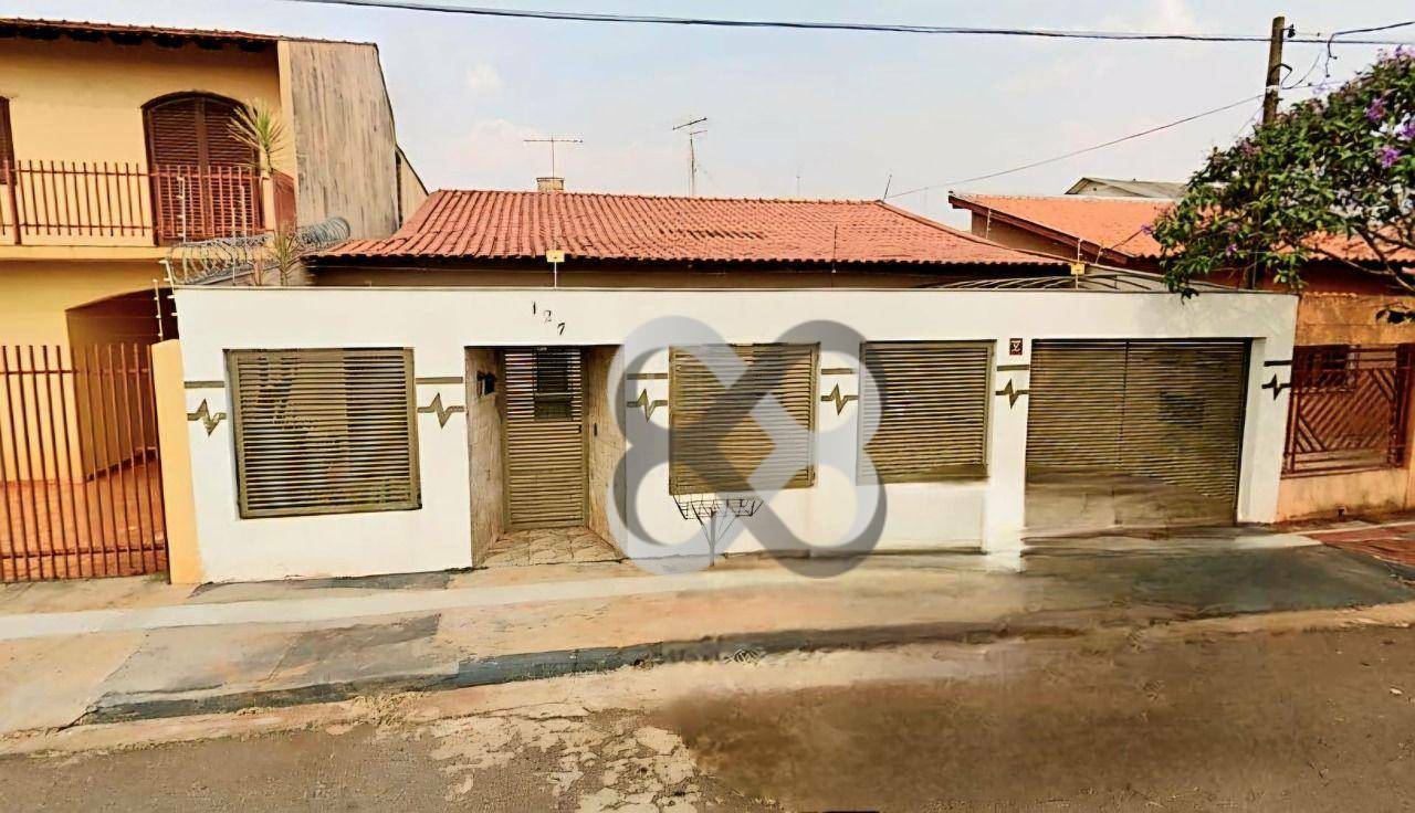 Casa à venda com 3 quartos, 230m² - Foto 1