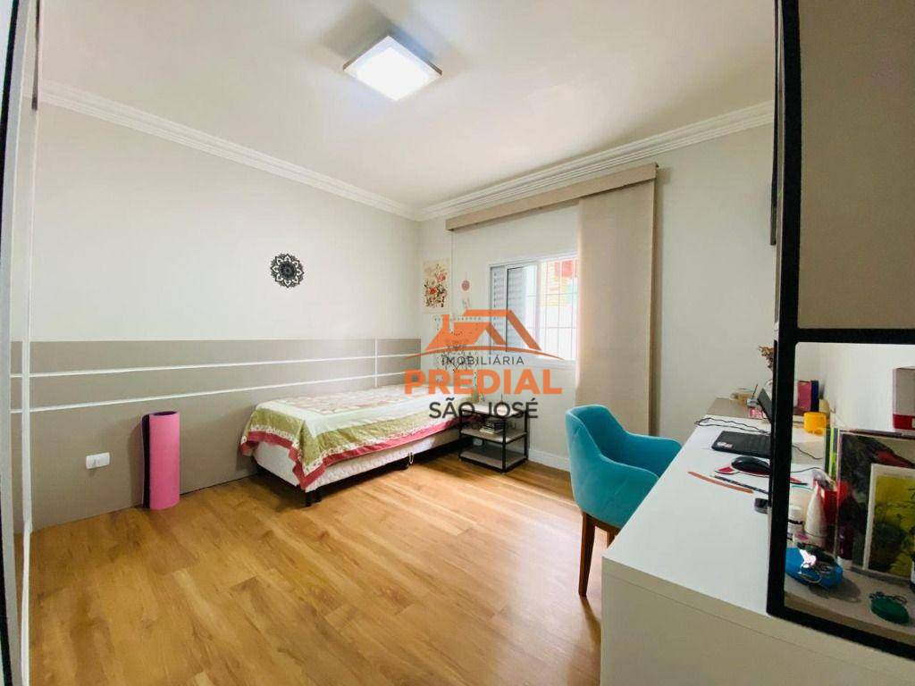 Casa à venda com 3 quartos, 243m² - Foto 18