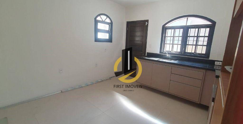 Casa para alugar com 2 quartos, 130m² - Foto 1