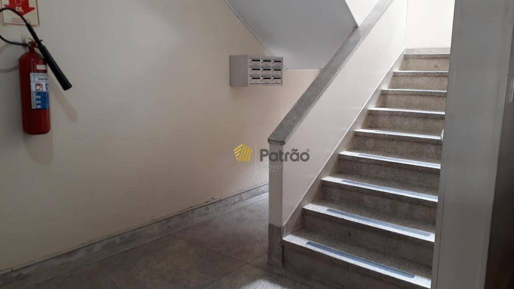 Apartamento à venda com 2 quartos, 72m² - Foto 4