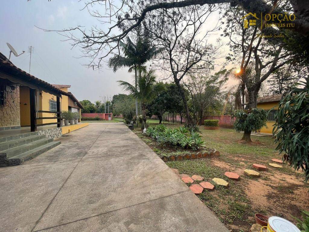 Chácara à venda com 3 quartos, 327m² - Foto 1