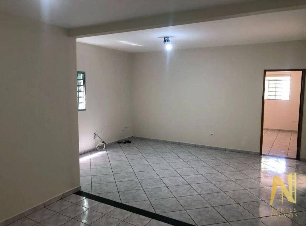 Casa à venda com 4 quartos, 180m² - Foto 2