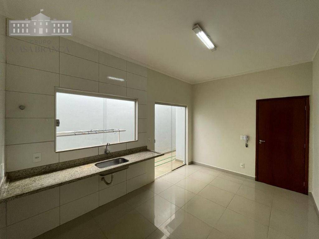 Casa à venda com 2 quartos, 82m² - Foto 3