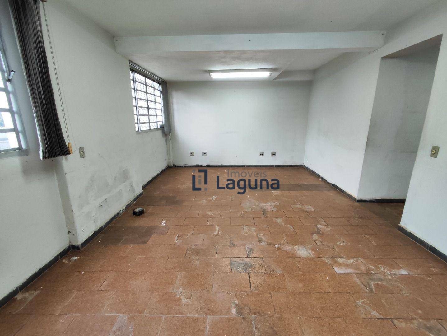 Casa para alugar com 3 quartos, 285m² - Foto 77