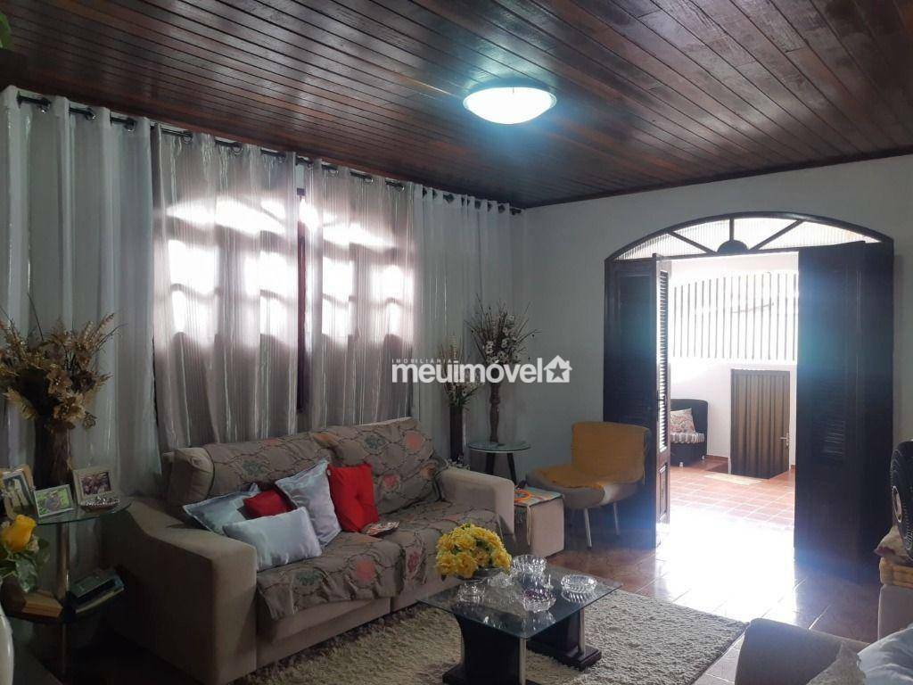 Casa à venda com 3 quartos, 250m² - Foto 4